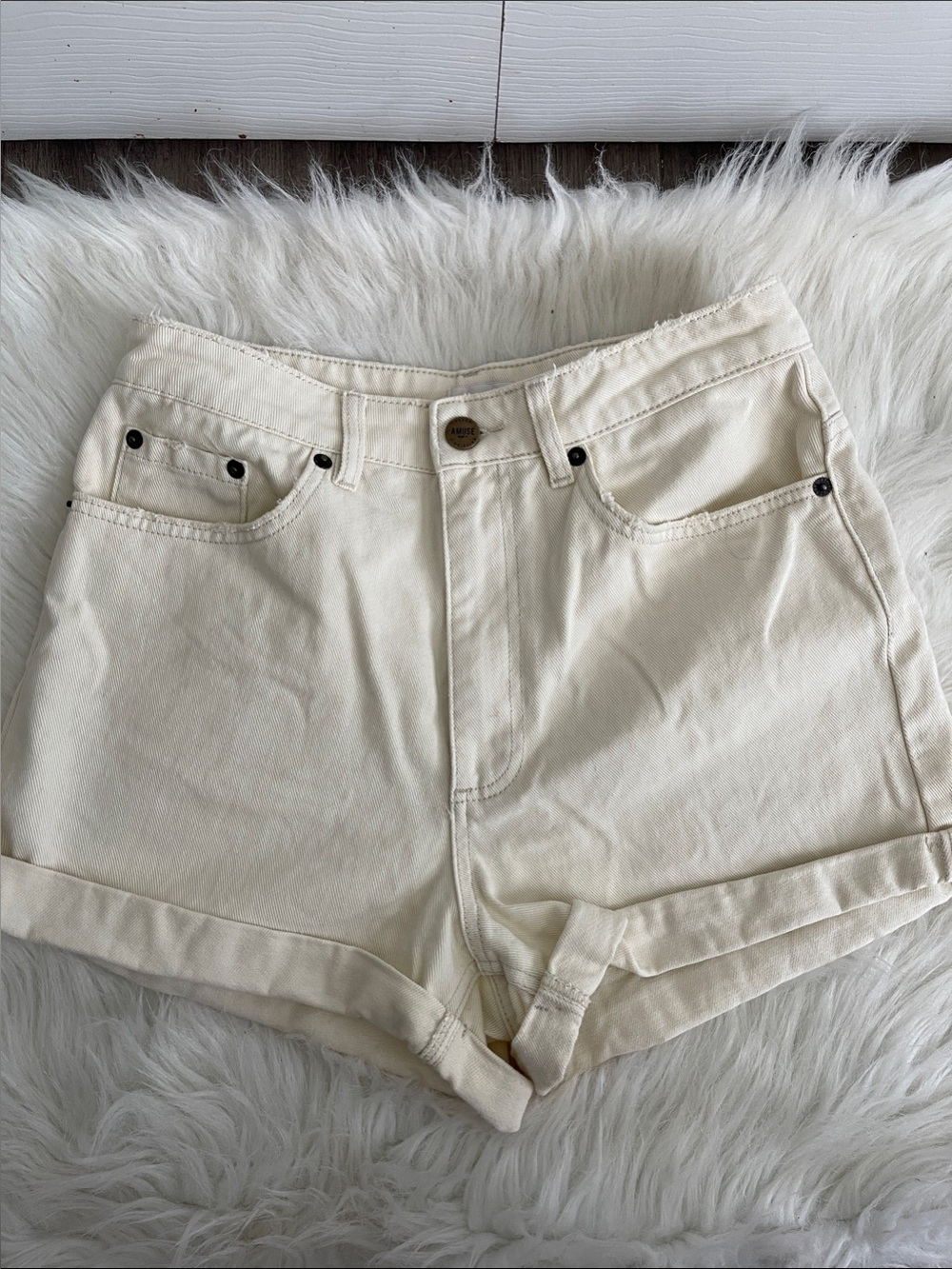 Amuse society high waisted cream denim shorts size 29